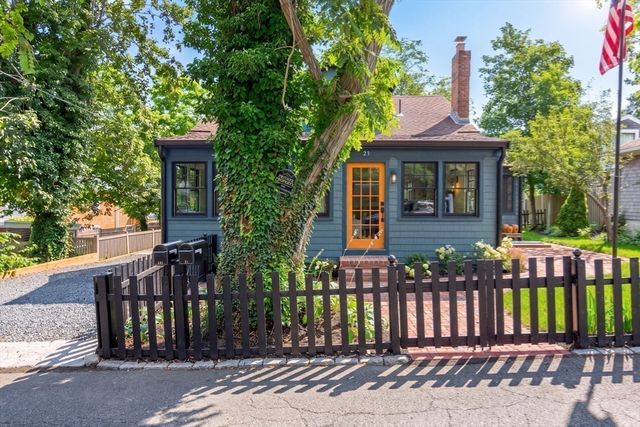 21 Brewster Street, Provincetown, MA 02657