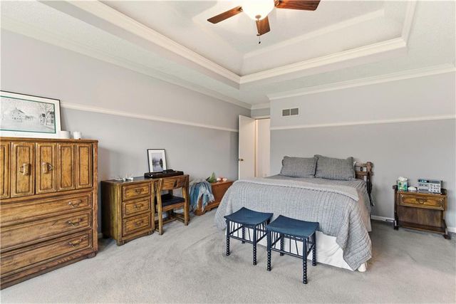 1141 NE Hunters Ridge, Lee's Summit, MO 64086