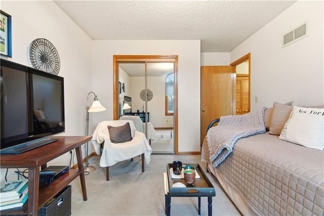 1141 NE Hunters Ridge, Lee's Summit, MO 64086