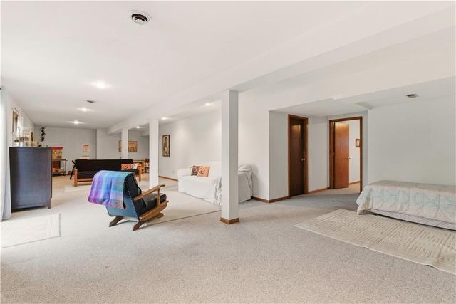 1141 NE Hunters Ridge, Lee's Summit, MO 64086