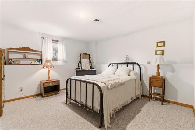 1141 NE Hunters Ridge, Lee's Summit, MO 64086