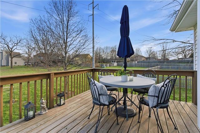 1141 NE Hunters Ridge, Lee's Summit, MO 64086