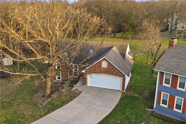 1141 NE Hunters Ridge, Lee's Summit, MO 64086