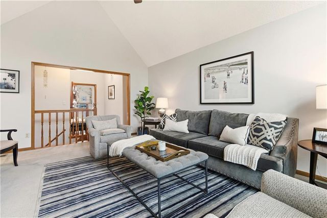 1141 NE Hunters Ridge, Lee's Summit, MO 64086