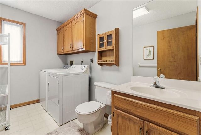 1141 NE Hunters Ridge, Lee's Summit, MO 64086