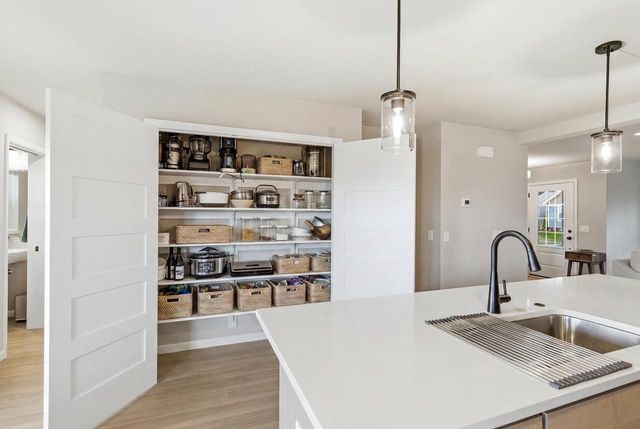530 Lone Oak Lane, Verona, WI 53593