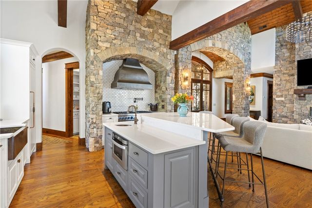 208 Deep Cove Point, Sunset, SC 29685