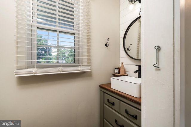 24 SAINT JOHN ST, Pemberton, NJ 08068