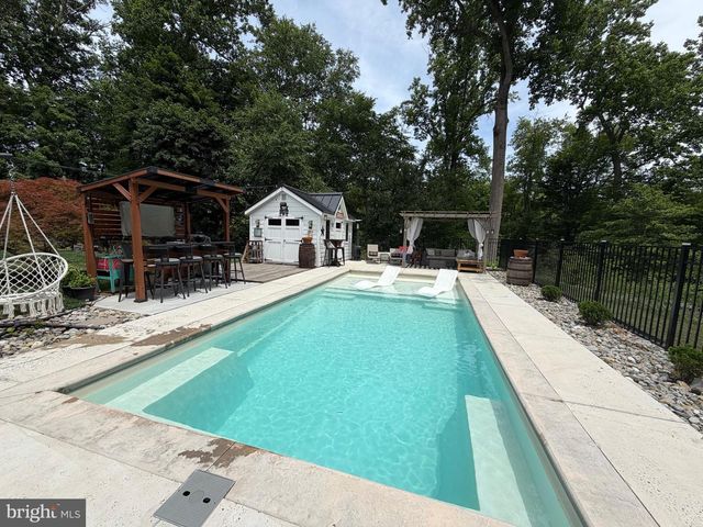 24 SAINT JOHN ST, Pemberton, NJ 08068