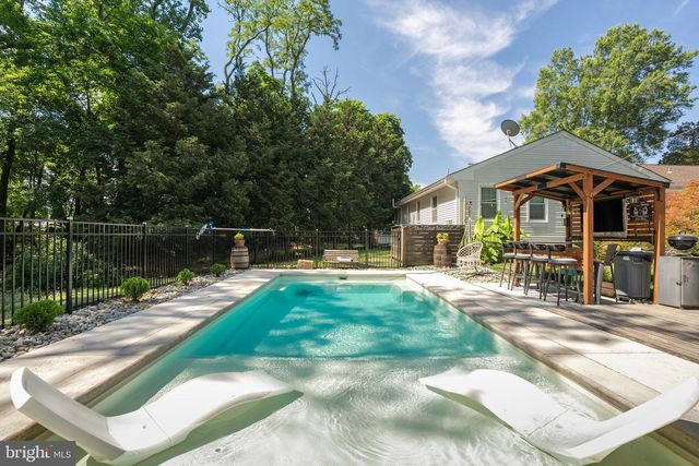 24 SAINT JOHN ST, Pemberton, NJ 08068