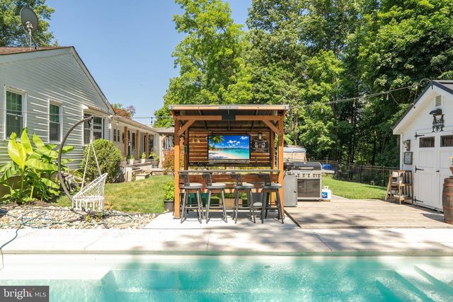 24 SAINT JOHN ST, Pemberton, NJ 08068