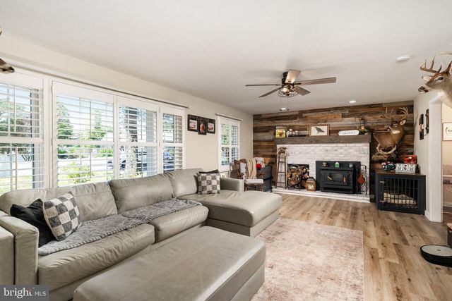 24 SAINT JOHN ST, Pemberton, NJ 08068