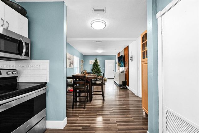 2040 NW 34th St, Miami, FL 33142