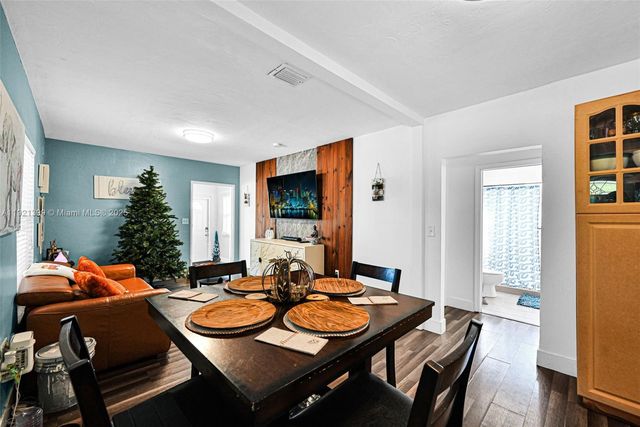 2040 NW 34th St, Miami, FL 33142