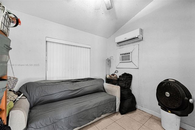 2040 NW 34th St, Miami, FL 33142