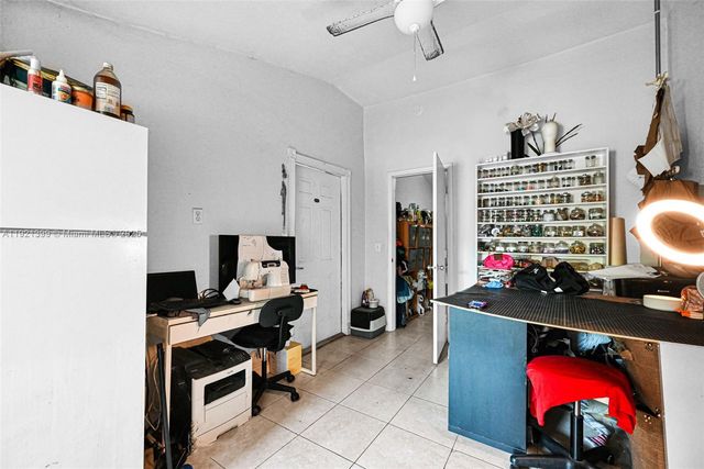 2040 NW 34th St, Miami, FL 33142