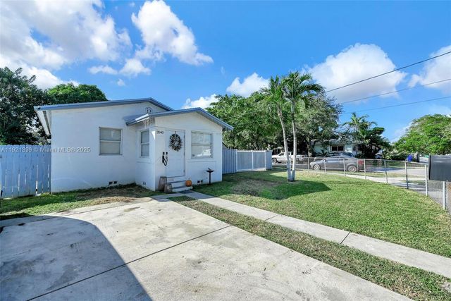 2040 NW 34th St, Miami, FL 33142