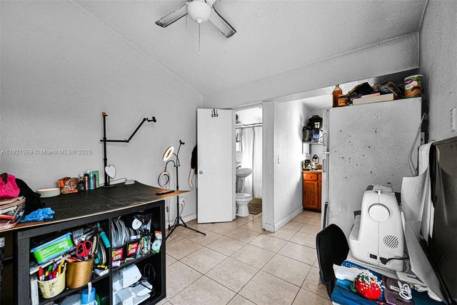 2040 NW 34th St, Miami, FL 33142