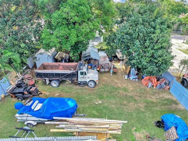 2040 NW 34th St, Miami, FL 33142