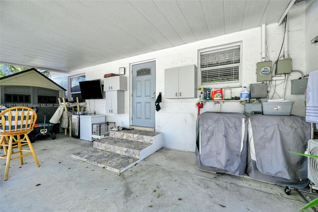 2040 NW 34th St, Miami, FL 33142