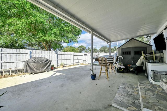 2040 NW 34th St, Miami, FL 33142