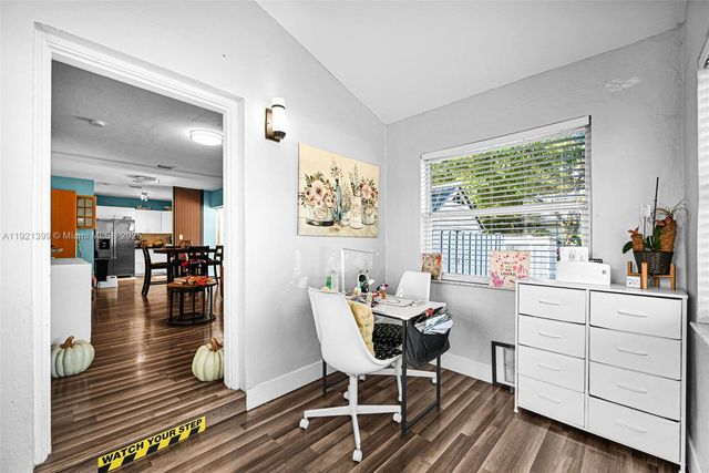 2040 NW 34th St, Miami, FL 33142