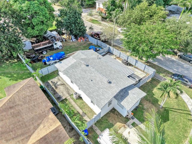 2040 NW 34th St, Miami, FL 33142