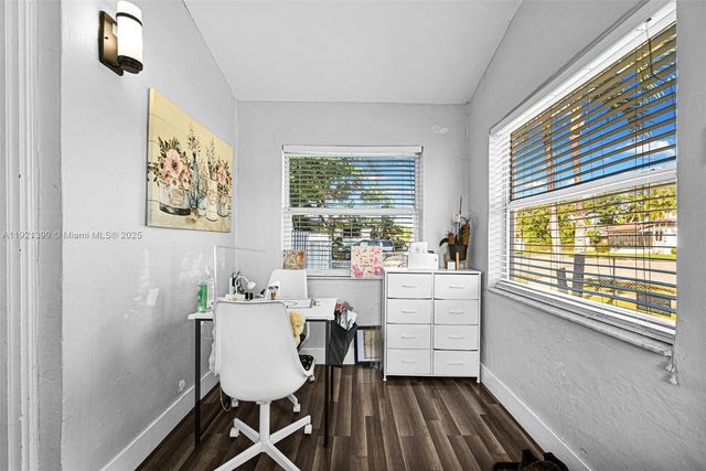 2040 NW 34th St, Miami, FL 33142