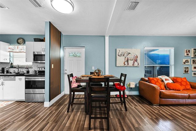 2040 NW 34th St, Miami, FL 33142