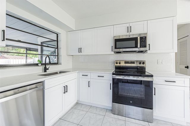 10305 BRAMBLEWOOD PLACE, Tampa, FL 33624
