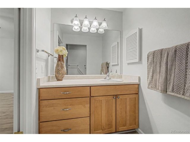 14305 E Marina Dr B, Aurora, CO 80014