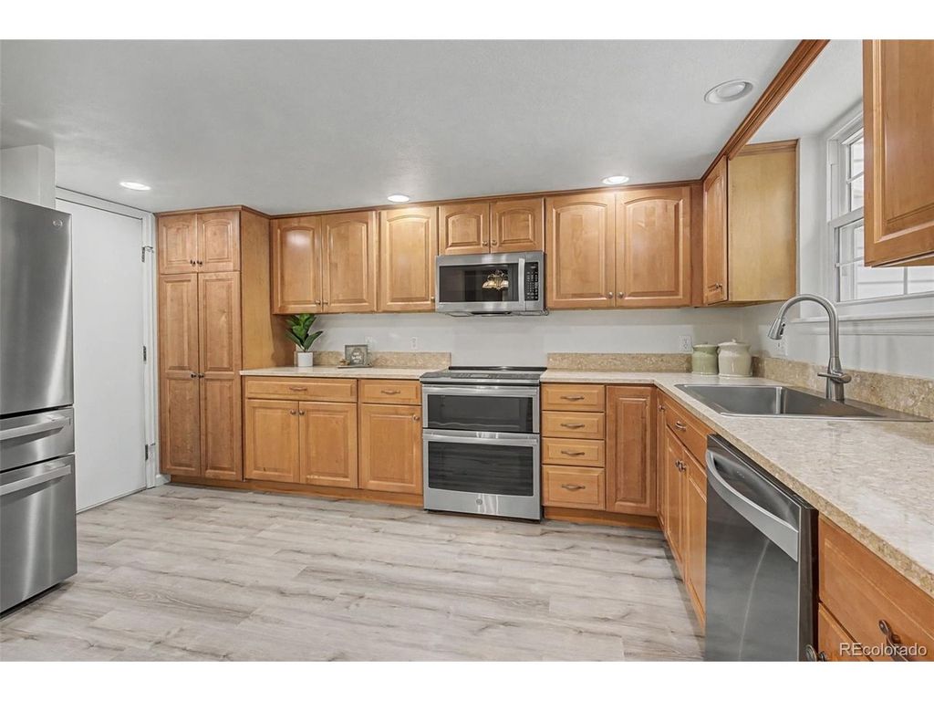 14305 E Marina Dr B, Aurora, CO 80014