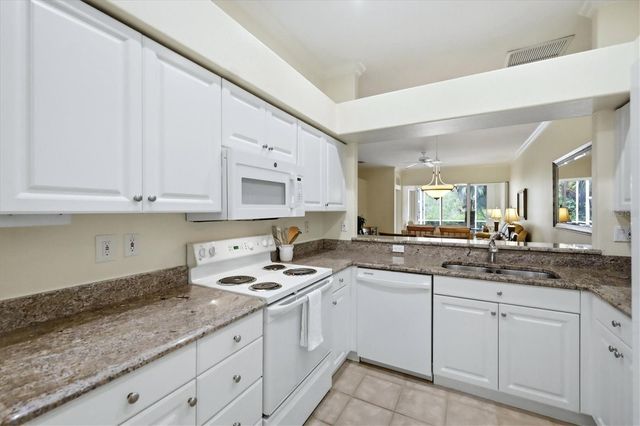 9413 FOREST HILLS CIRCLE, Sarasota, FL 34238