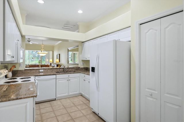 9413 FOREST HILLS CIRCLE, Sarasota, FL 34238