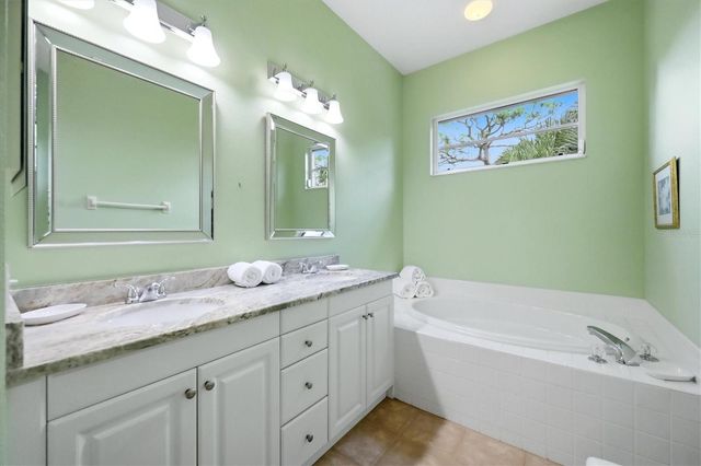 9413 FOREST HILLS CIRCLE, Sarasota, FL 34238