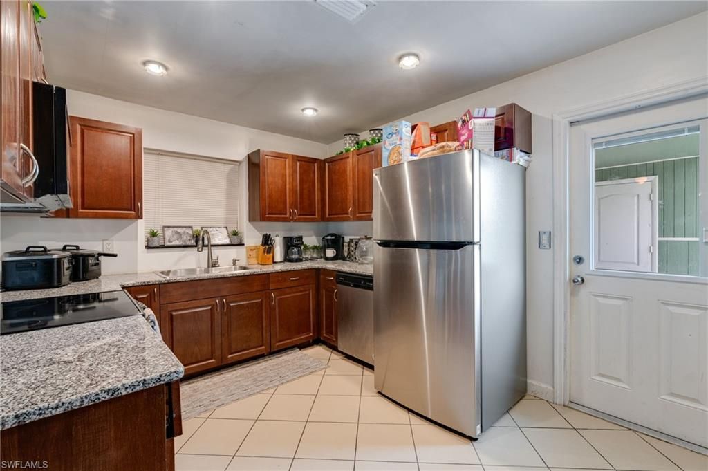 102 Oleander RD, LEHIGH ACRES, FL 33936 — photo 3