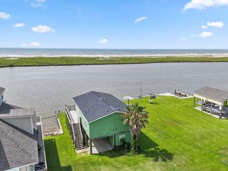 1389 Private Road 675, Sargent, TX 77414