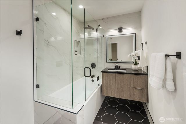 5520 Brooklyn Avenue NE, Seattle, WA 98105