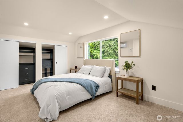 5520 Brooklyn Avenue NE, Seattle, WA 98105