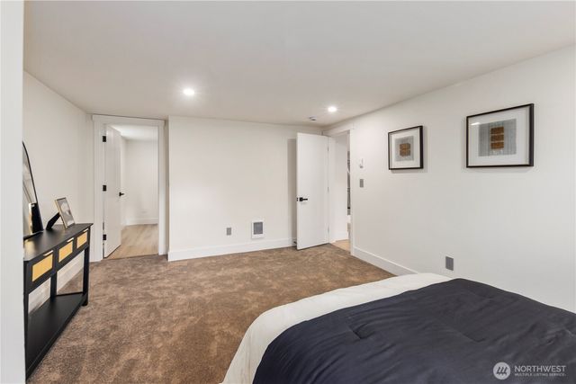 5520 Brooklyn Avenue NE, Seattle, WA 98105