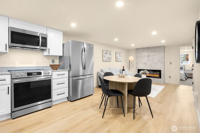 5520 Brooklyn Avenue NE, Seattle, WA 98105