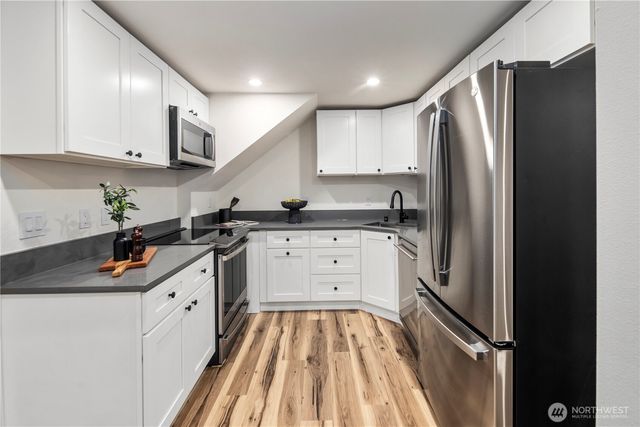 5520 Brooklyn Avenue NE, Seattle, WA 98105