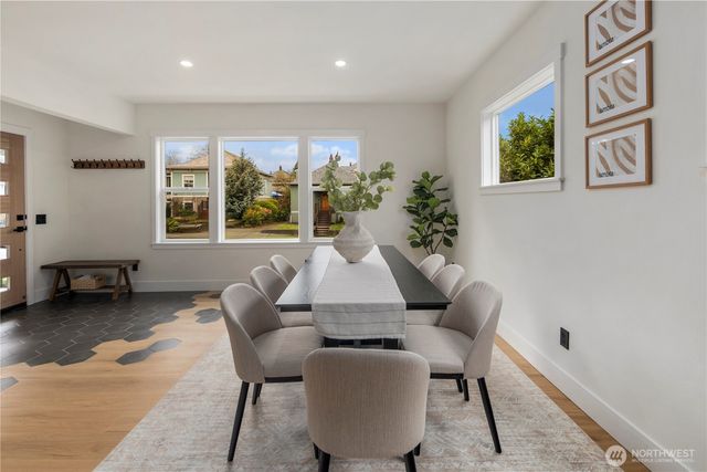 5520 Brooklyn Avenue NE, Seattle, WA 98105