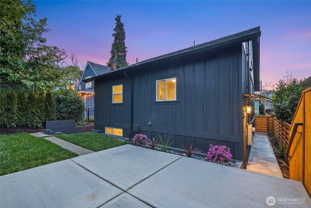 5520 Brooklyn Avenue NE, Seattle, WA 98105