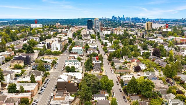 5520 Brooklyn Avenue NE, Seattle, WA 98105