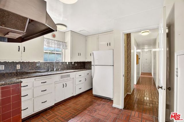 3701 Inglewood Boulevard, Los Angeles, CA 90066