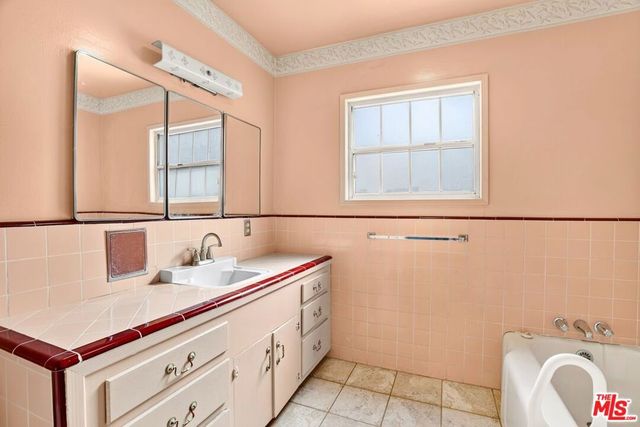 3701 Inglewood Boulevard, Los Angeles, CA 90066
