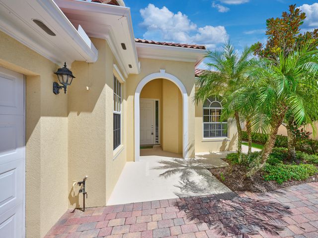 8701 Oldham Way, West Palm Beach, FL 33412