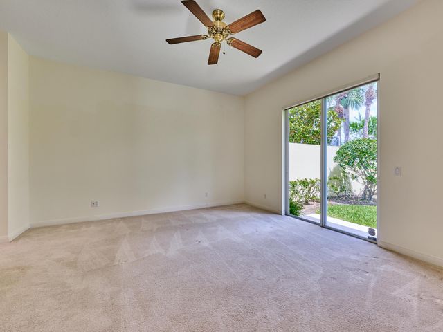 8701 Oldham Way, West Palm Beach, FL 33412