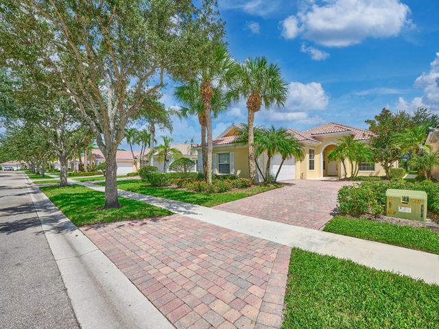 8701 Oldham Way, West Palm Beach, FL 33412